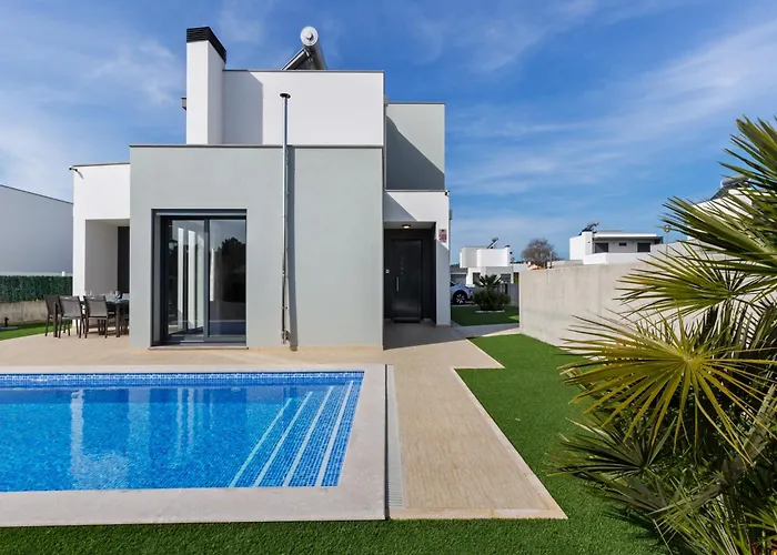 Near Obidos Lagoon And Surf Beaches *