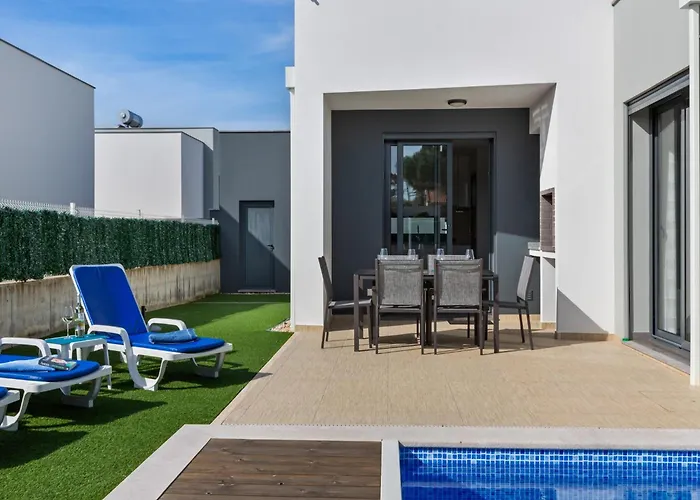 Near Obidos Lagoon And Surf Beaches *