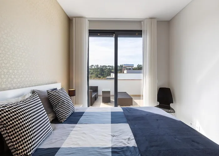 Near Obidos Lagoon And Surf Beaches Villa