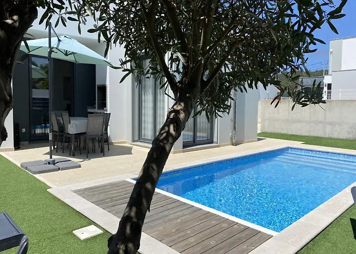 Near Obidos Lagoon And Surf Beaches * Foz do Arelho